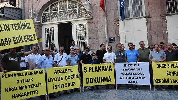 İzmir'de 'S Plaka' sahiplerinden eylem