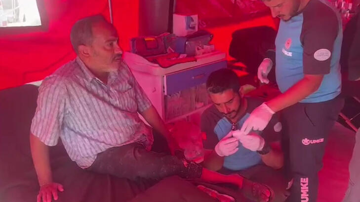 Sağlık Bakanlığı'na bağlı UMKE ve UMKE Atak ekipleri Libya'nın yaralarını sarıyor