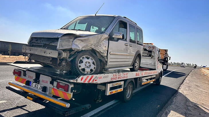 Otomobille hafif ticari araç çarpıştı: 6 yaralı