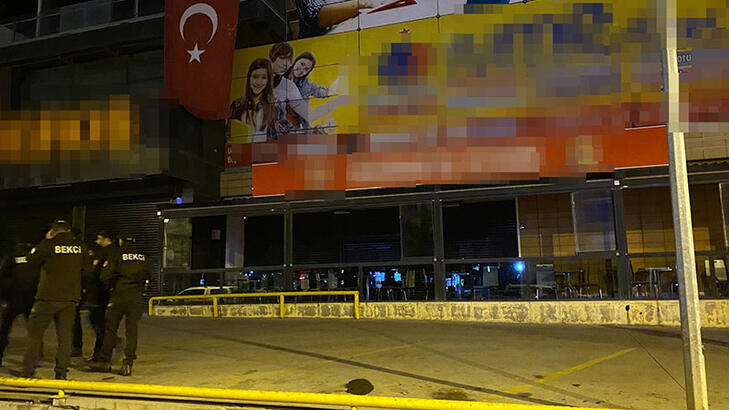 Diyarbakır'da fast food zinciri şubesine maytap atıldı