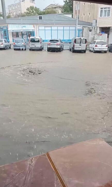 İstanbulda birçok noktada su baskınları yaşandı
