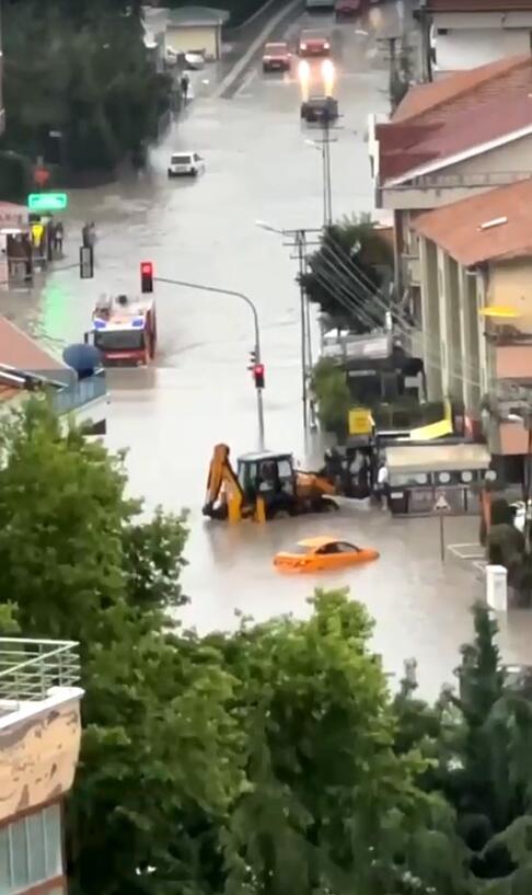 Ankarada sağanak etkili oldu; evini su basan Busenur boğuldu