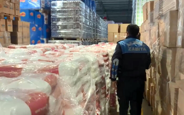 Market raflarında olmayan 48 ton toz şeker, depoda stoklanmış bulundu