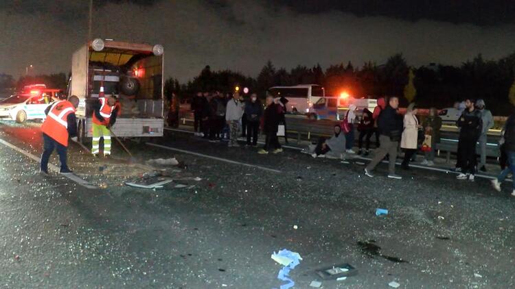 TEM'de zincirleme kaza: Yolcu otobüsü şoförü yaralandı - Resim : 2
