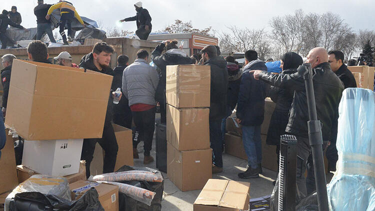 Ankara'dan deprem bölgesine 55 TIR yardım malzemesi