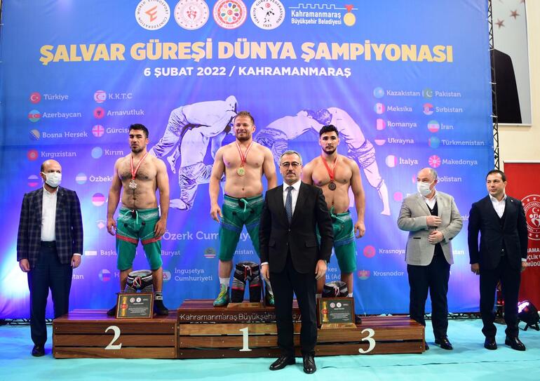 Dünya Şalvar Güreşi Şampiyonasının başpehlivanı İsmail Balaban oldu