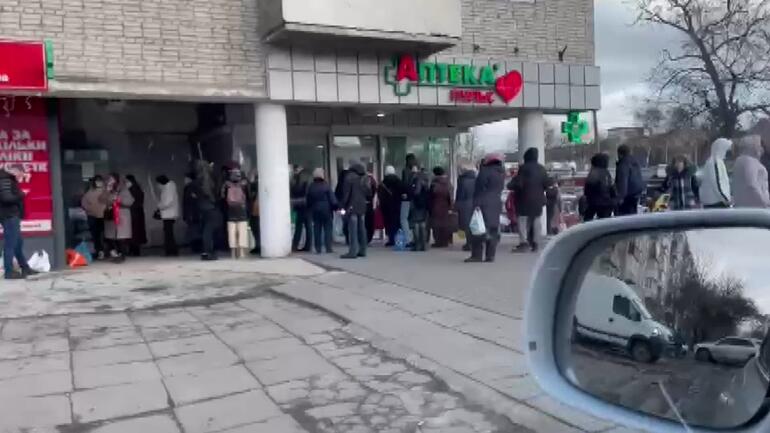 Kiev'de halk, marketlerde sıra oldu
