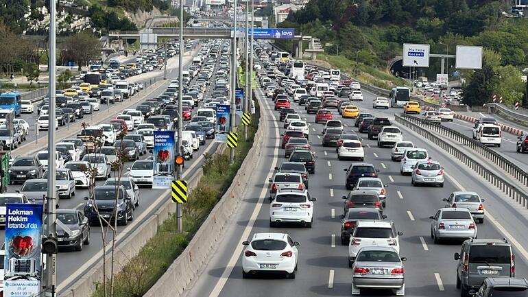 İstanbulda trafik yoğunluğu yüzde 65