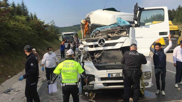 Bursada kamyon, yolcu otobüsüne çarptı: 1 ölü, 6 yaralı