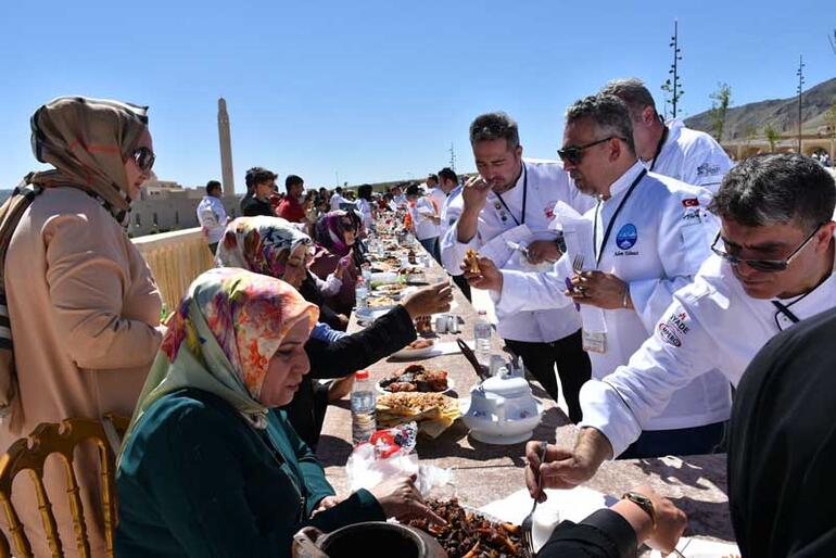Hasankeyf’te ilk kez yapılan gastronomi festivali tandırla başladı