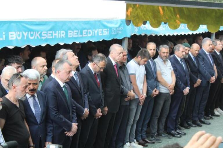 Cumhurbaşkanı Erdoğan, Niğdedeki kazada hayatını kaybeden Sude Nazın cenazesine katıldı