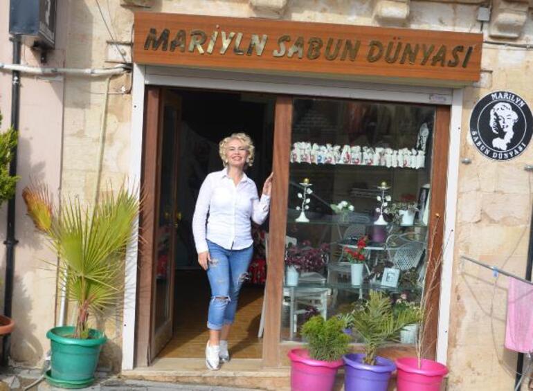 Atlara eziyet yapılıyor diye paylaşım yapan Mardinli Marilyn Monroeya tokat kamerada
