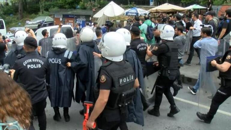 Kadıköyde izinsiz yürüyüşe polis müdahalesi: 70 gözaltı