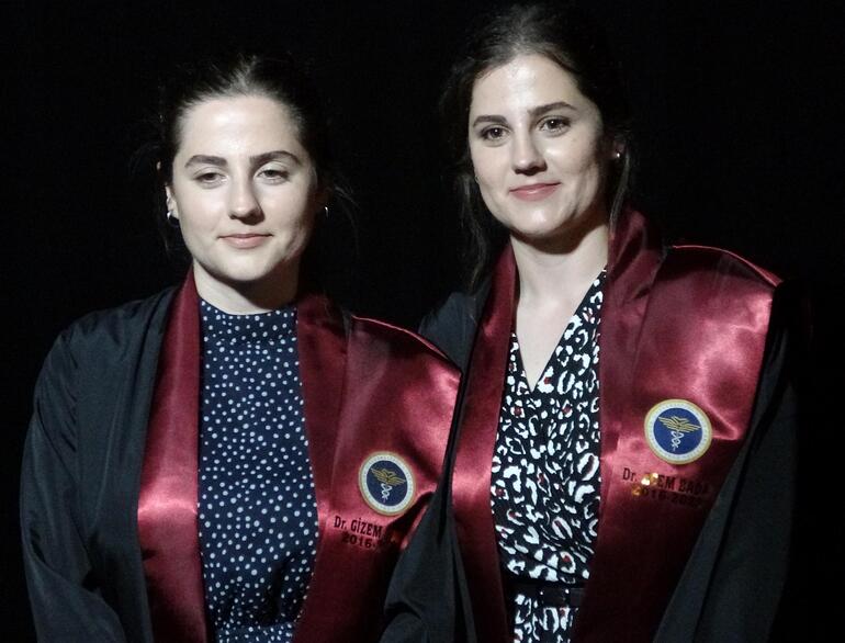 İlk, orta, lise ve üniversiteden birlikte mezun olan ikizler doktor oldu