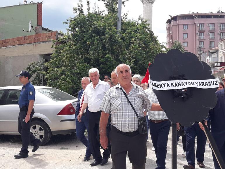Balkan Rumeli Konfederasyonu üyeleri, Yunan Konsolosluğu önüne siyah çelenk bıraktı