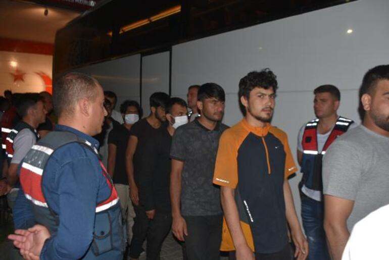 Edirnede yakalanan 227 kaçak Afgan göçmen ülkelerine gönderilecek