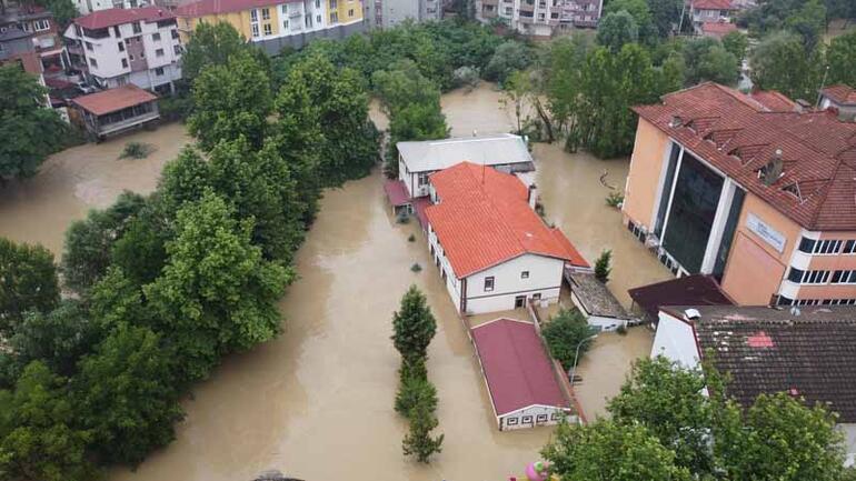Bartın Irmağı yükseldi; 135 ev ve iş yerini su bastı