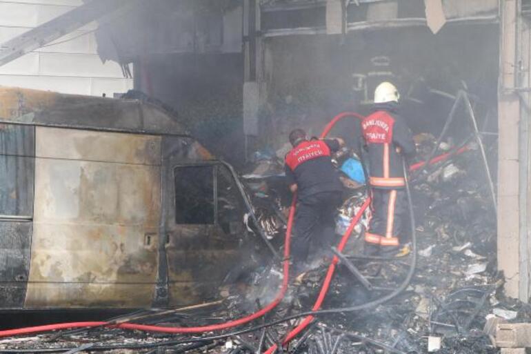 İnşaat malzemesi satılan iş yerinde yangın; 1 ev ile 2 araç da hasar gördü