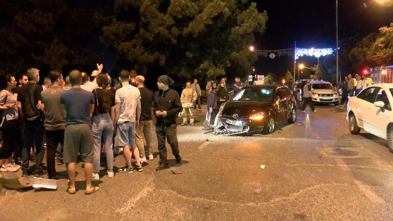 Sancaktepe’de 5 otomobilin karıştığı kazada 2 kişi yaralandı