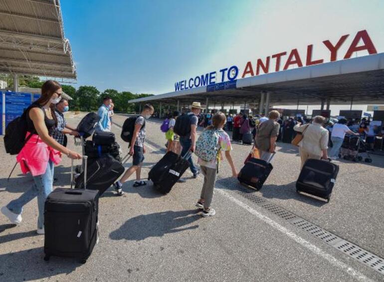 Antalyaya hava yoluyla gelen turist sayısı 6 milyonu aştı
