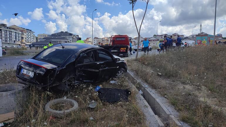 Arnavutköy’de iki otomobil çarpıştı: 3 yaralı