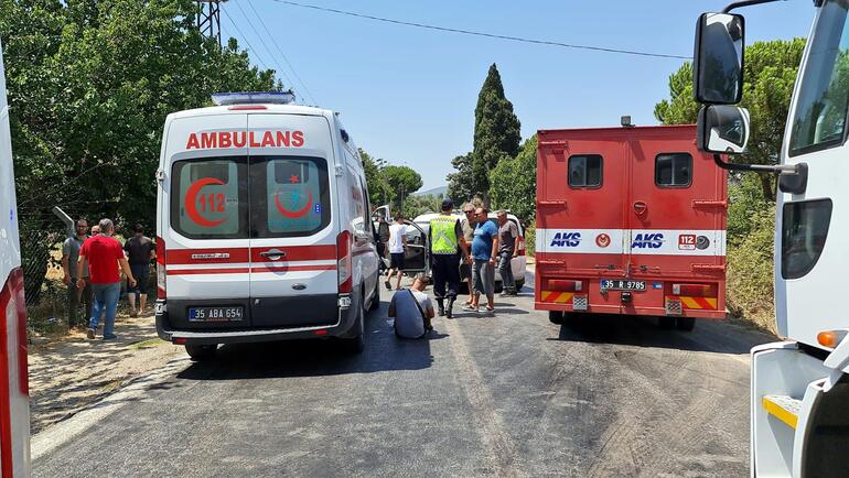 İzmirde hafif ticari araçlar çarpıştı: 10 yaralı