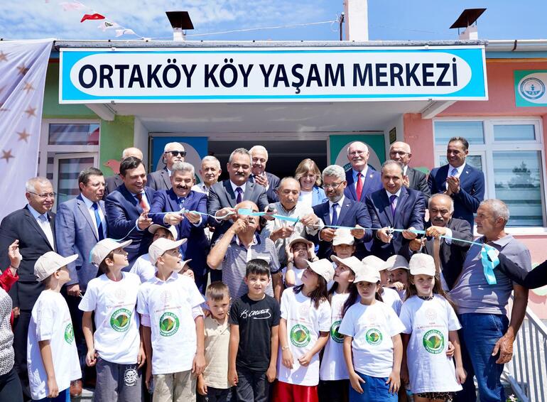 Bakan Özer: Türkiyenin eğitim gündeminden bağış olayını düşürelim