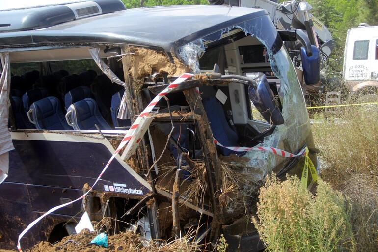 Çanakkalede tur otobüsü devrildi: 1 ölü, 54 yaralı