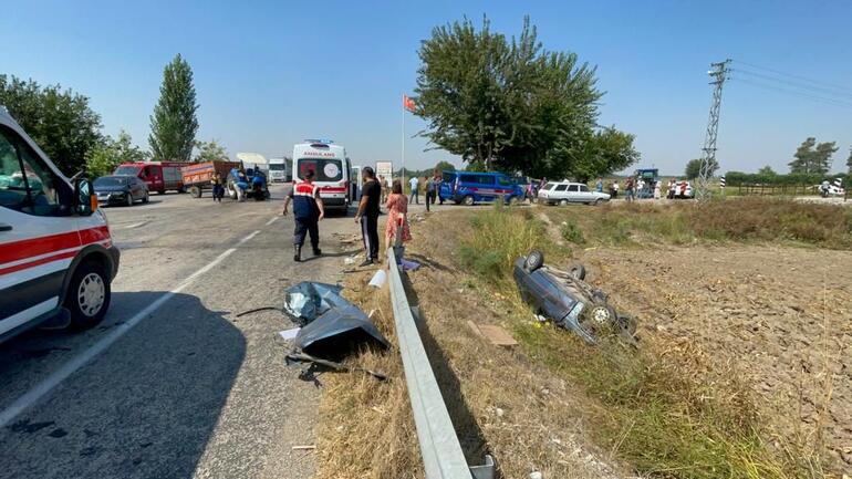 Osmaniyede traktör ile otomobil çarpıştı: 1 ölü, 4 yaralı
