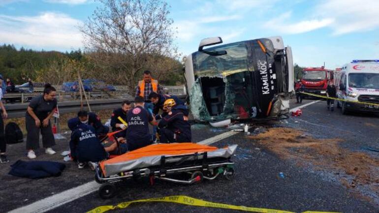 Boluda yolcu otobüsü devrildi; 3 ölü, 32 yaralı
