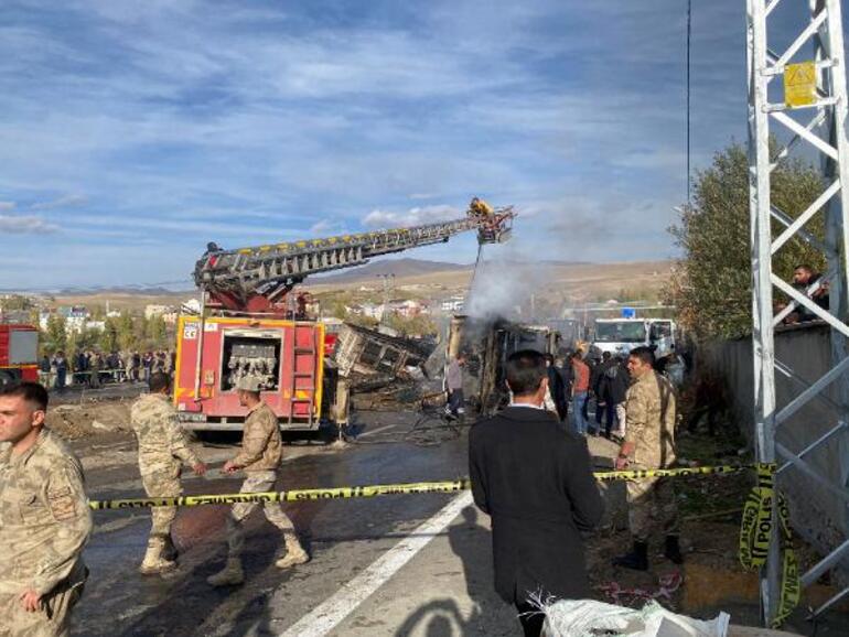 Ağrıda karşı şeride geçen otobüs, 2 kamyona çarparak yandı: 7 ölü, 18 yaralı