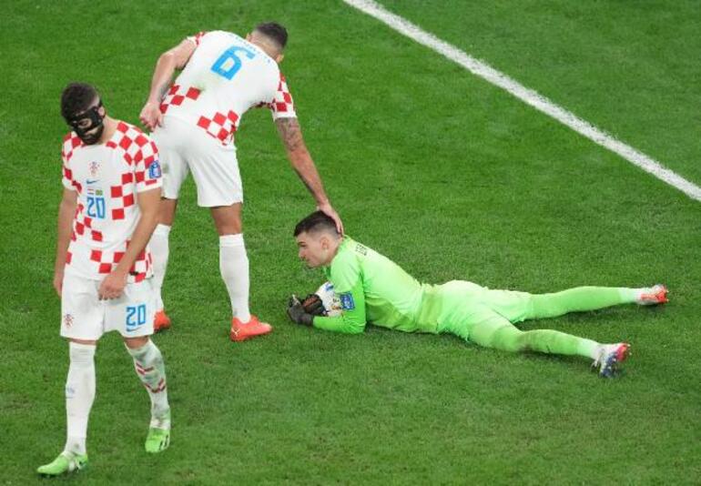 Hırvatistan, yıldızlaşan kalecisi Livakovic ile Dünya Kupasında yarı finalde
