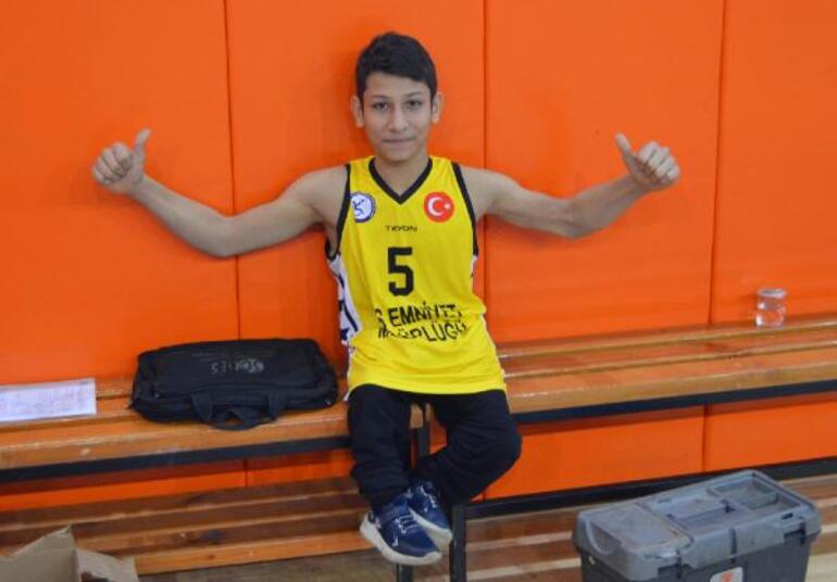13 yaşındaki Muharrem, basketbolla hayatına yeni bir sayfa açtı