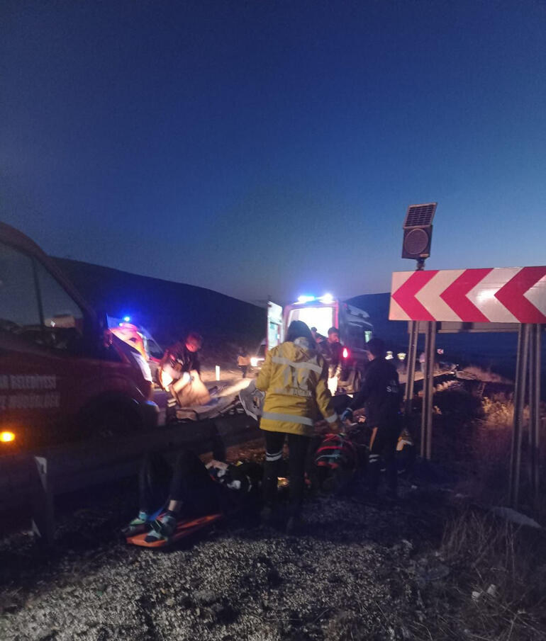 Afyonkarahisarda yolcu otobüsü devrildi: 8 ölü, 35 yaralı