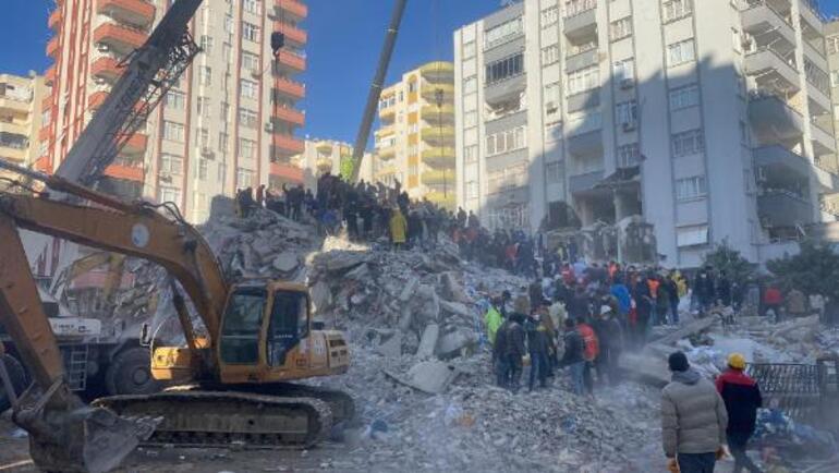 Adanada 70 kişinin öldüğü apartmanın müteahhidi, adliyeye sevk edildi