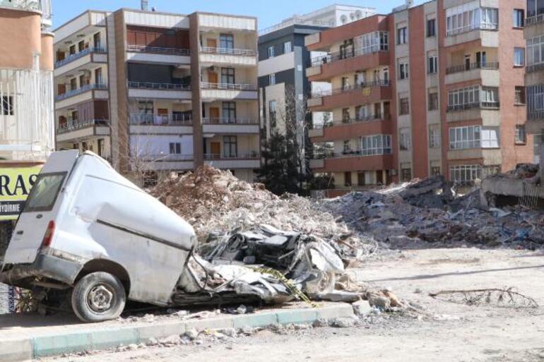 Şanlıurfada deprem soruşturmasında 4 kişi daha tutuklandı, hasarlı binalar yıkılıyor