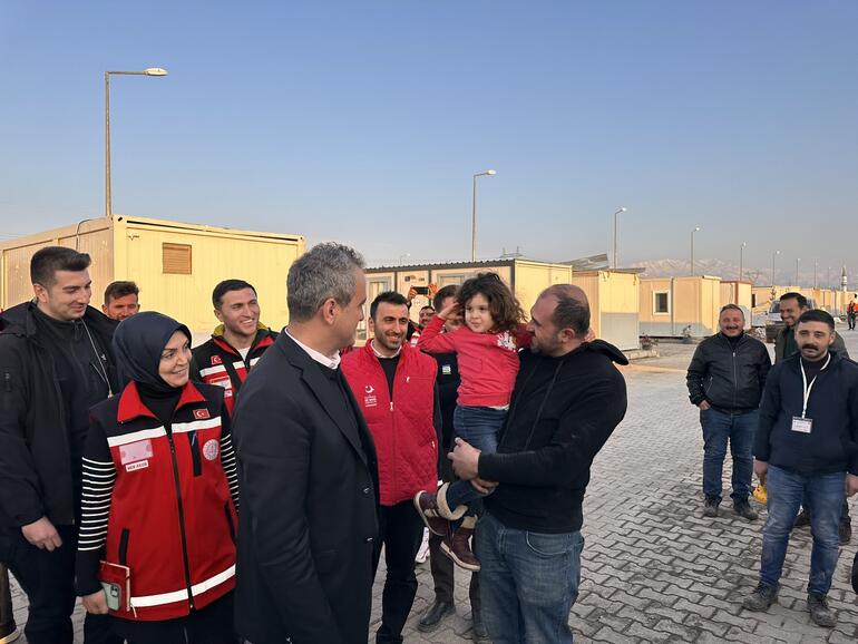 Bakan Özer, Beydağı Geçici Barınma Merkezini ziyaret etti