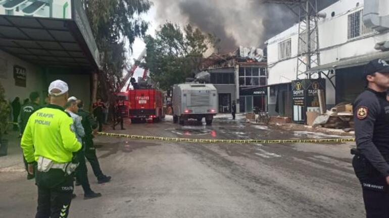 Mersindeki mobilya fabrikası yangınında 3 işçi ve 1 itfaiye eri hayatını kaybetti