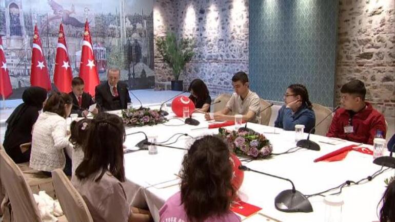 Cumhurbaşkanı Erdoğan Depremzede çocukları Dolmabahçe’de ağırladı