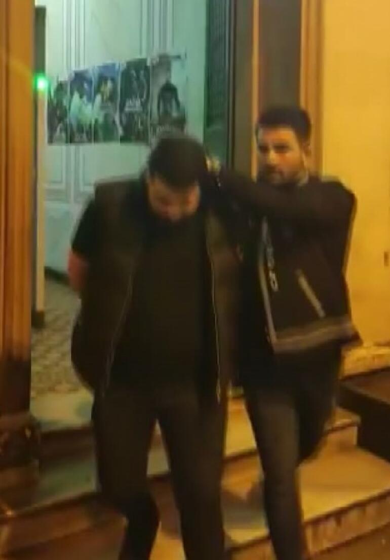 Beyoğlu’nda takside 10 ruhsatsız tabanca ele geçirildi