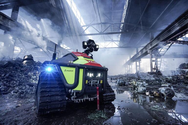 Ukrayna’da depo yangınına müdahale için robot kullanıldı