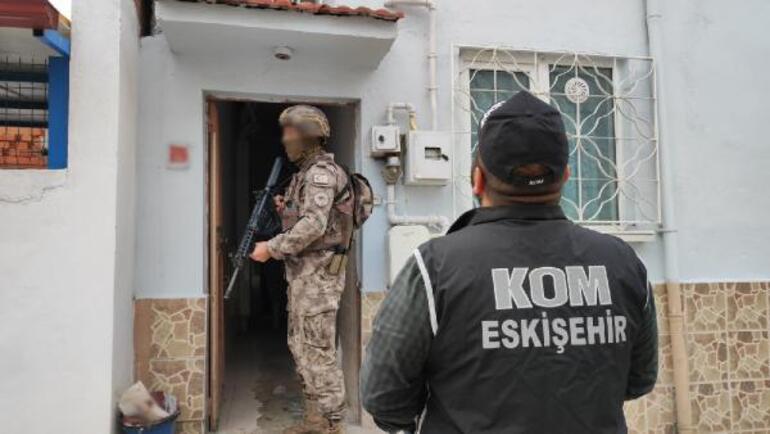 Eskişehir merkezli 3 ilde ikinci el araç sahiplerini dolandıran şüphelilere operasyon: 28 gözaltı