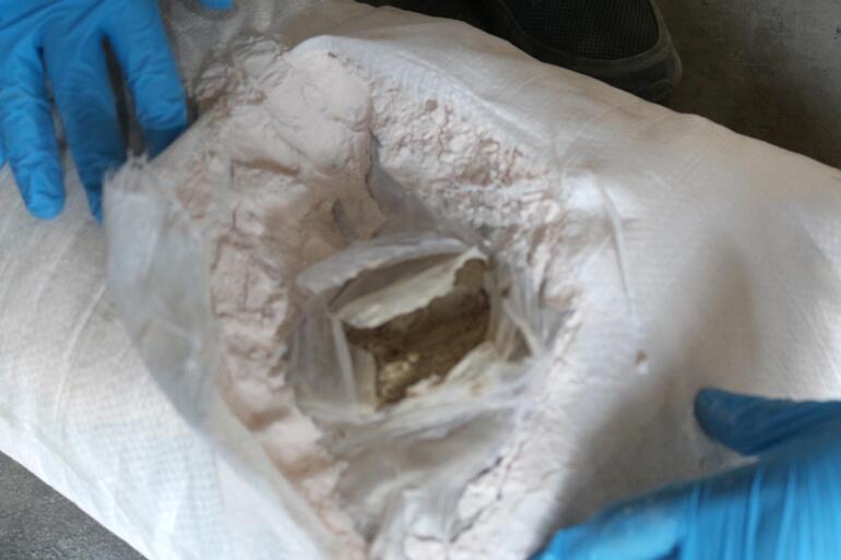 Tuz yükü beyan edilen TIRda, 49 kilo eroin ele geçirildi