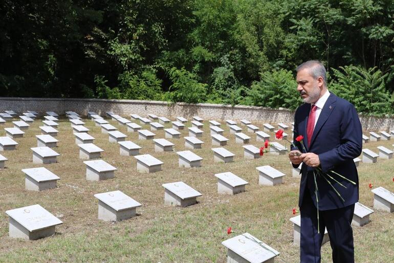 Bakan Fidan, Macaristan’da Galiçya Türk Şehitliği’ni ziyaret etti