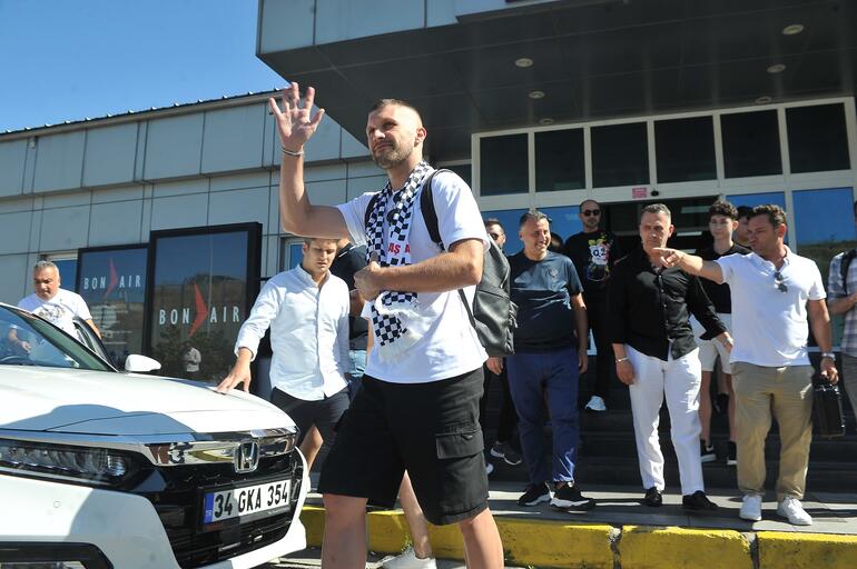 Ante Rebic, Beşiktaş için İstanbula geldi