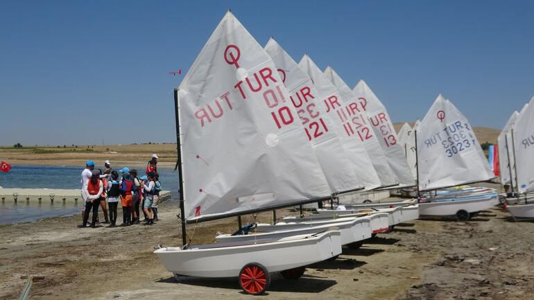 Kırşehirde Optimist Yelken Yarışlarının startı verildi