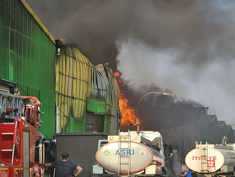 Adanada geri dönüşüm fabrikasında yangın
