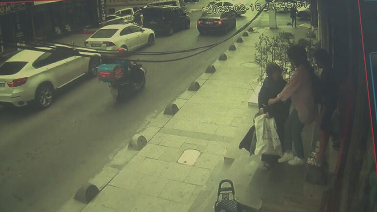 Arnavutköyde hırsızlık yaparken yakalanan kadın kamerada