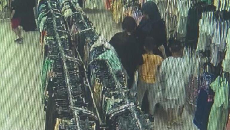 Arnavutköyde hırsızlık yaparken yakalanan kadın kamerada
