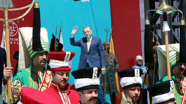 Erdoğan: Biz Türkiye Yüzyılını inşa ederken, onların tek yapacağı zafer anıtını seyretmek olacak